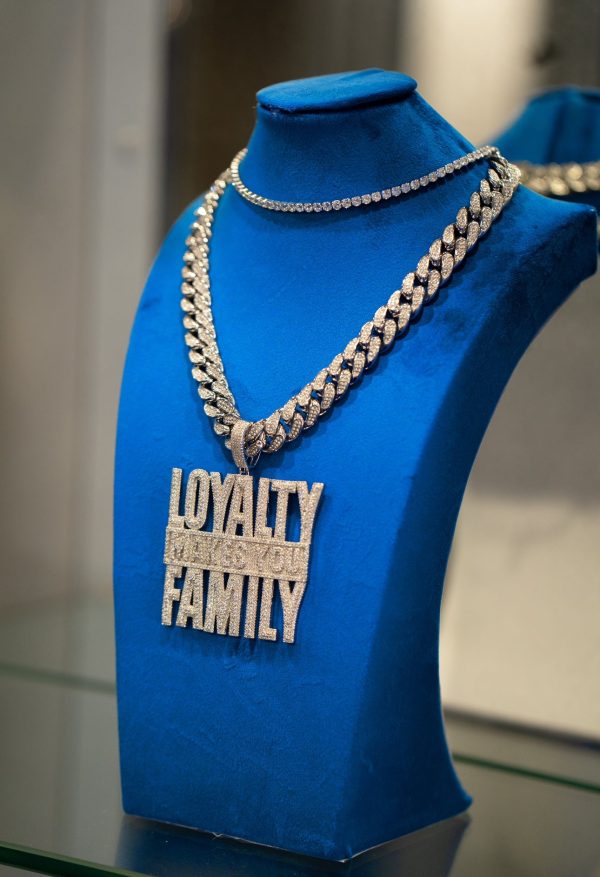 Pendente “LOYALTY MAKES YOU FAMILY” Discount