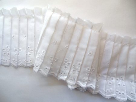 White Box Pleated Eyelet 9 YD Wrights 3.5  For Sale