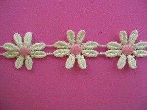 15 Yds Wrights Venice Lace Daisy Trim White With Pink Online now